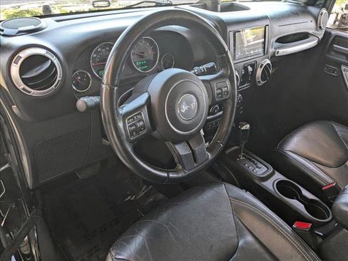Used 2015 Jeep Wrangler Unlimited Sahara w/ Connectivity Group AWD/4WD image 10