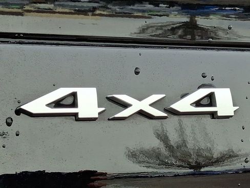 Used 2025 Jeep Grand Cherokee Laredo image 32