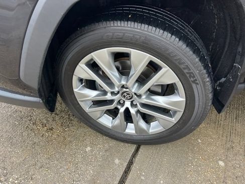 Used 2024 Toyota RAV4 XLE Premium FWD image 27