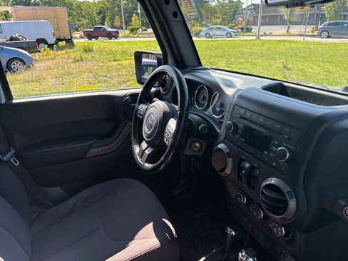 Used 2015 Jeep Wrangler Unlimited Sport w/ Quick Order Package 24S AWD/4WD image 16