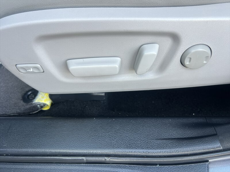 Used 2014 Toyota Highlander XLE FWD image 31