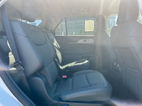 New 2026 Ford Explorer Active w/ Active Comfort Package RWD image 8