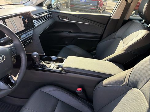 Used 2025 Toyota Camry XLE image 16