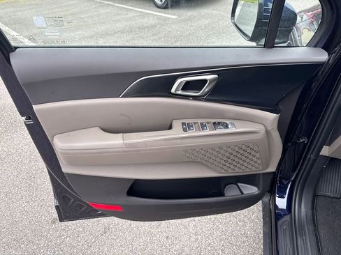 Used 2025 Kia Carnival FWD image 10