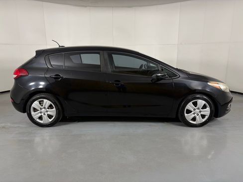 Used 2016 Kia Forte LX image 9