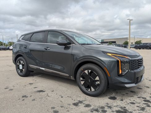 New 2026 Kia Sportage LX FWD image 2