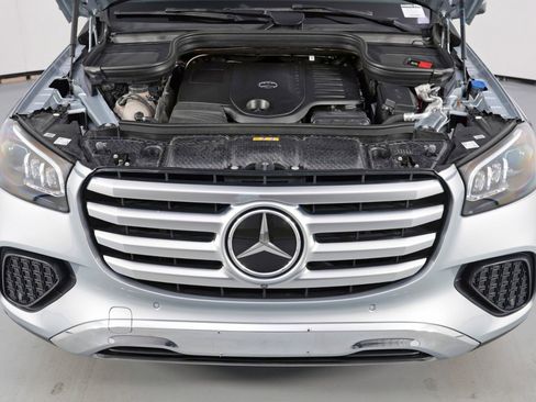 Used 2024 Mercedes-Benz GLS 450 4MATIC image 8