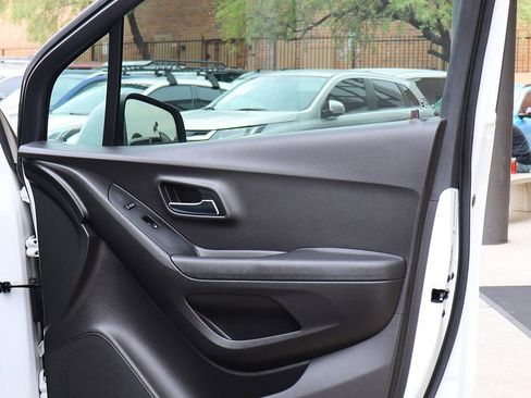 Used 2018 Chevrolet Trax LS w/ LPO, Cargo Package FWD image 33