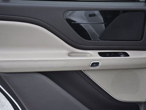 Used 2020 Lincoln Aviator 2WD image 23