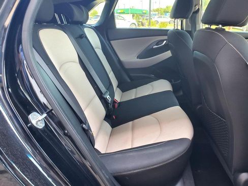 Used 2018 Hyundai Elantra GT FWD image 14