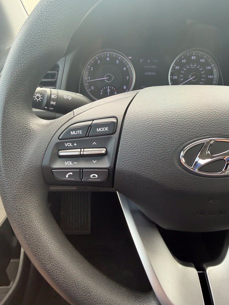 Used 2020 Hyundai Elantra SE FWD image 10