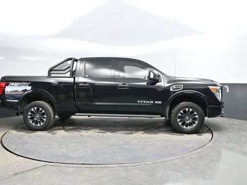 Used 2016 Nissan Titan PRO-4X w/ Pro-4x Convenience Package image 10