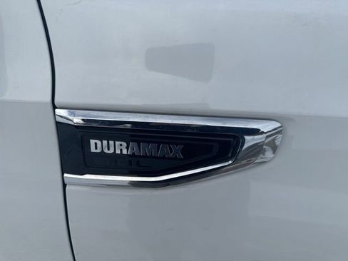 Used 2023 GMC Yukon XL SLT image 4