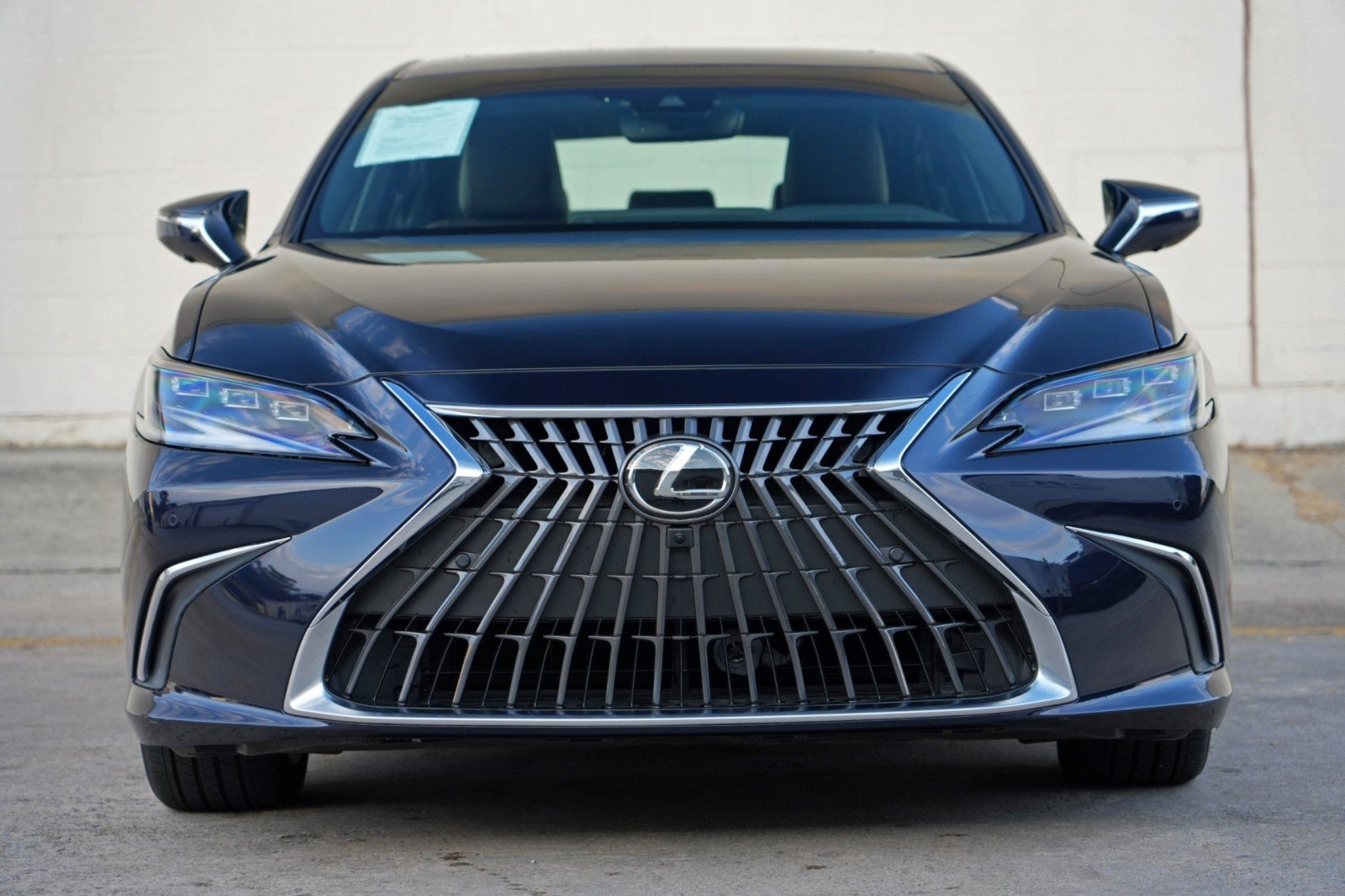 Used 2024 Lexus ES 300h Ultra Luxury w/ Accessory Package (Z2) FWD image 7
