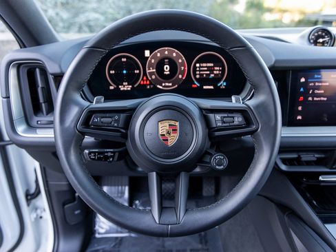Certified 2025 Porsche Cayenne Coupe image 30