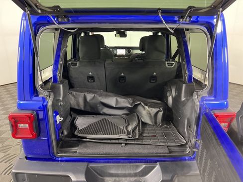 Used 2020 Jeep Wrangler Unlimited Sahara image 23