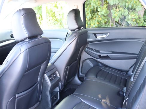 Used 2024 Ford Edge SEL AWD/4WD image 16
