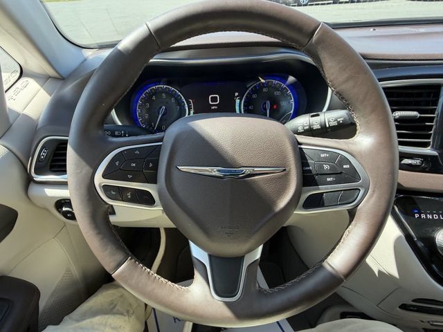 Used 2018 Chrysler Pacifica Touring-L Plus FWD image 14