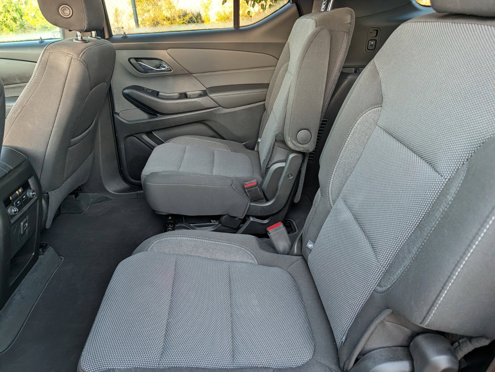 Used 2023 Chevrolet Traverse LT FWD image 21