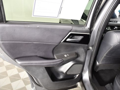 Used 2024 Mitsubishi Outlander AWD image 45