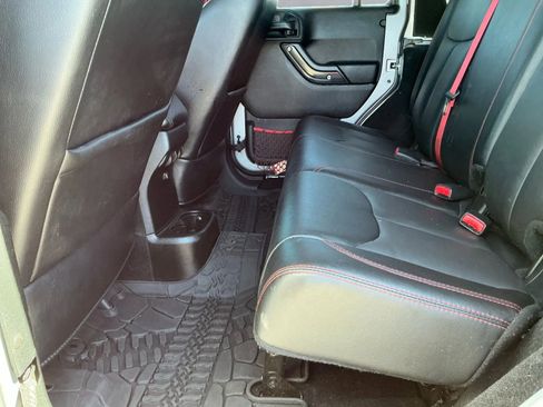 Used 2018 Jeep Wrangler Unlimited Rubicon image 14