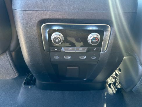 Used 2023 GMC Yukon Denali Ultimate AWD/4WD image 30