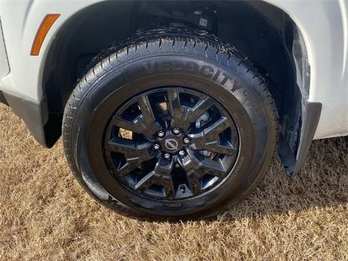 Used 2023 Nissan Frontier SV w/ Midnight Edition Package image 14