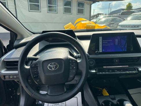 Used 2025 Toyota Prius LE AWD/4WD image 24