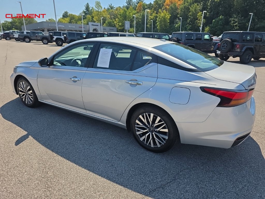 Used 2025 Nissan Altima 2.5 SV FWD image 18