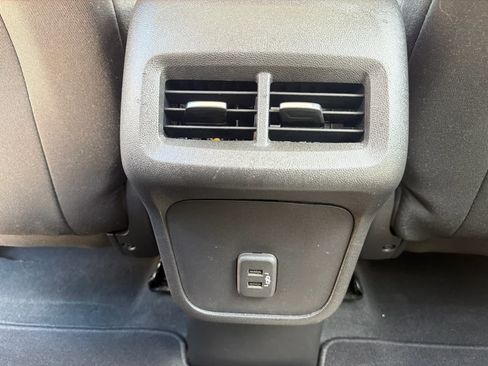 Used 2022 Chevrolet Equinox LS w/ LS Convenience Package FWD image 24