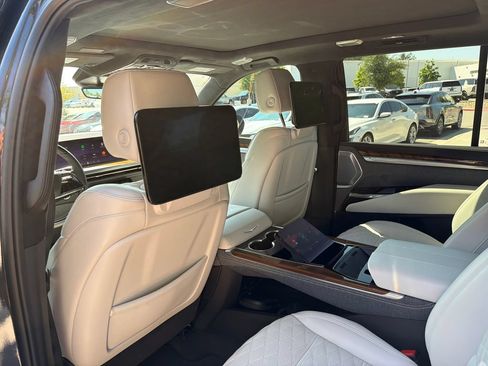 Used 2025 Cadillac Escalade Sport Platinum AWD/4WD image 39