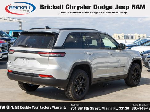 New 2025 Jeep Grand Cherokee Altitude image 5