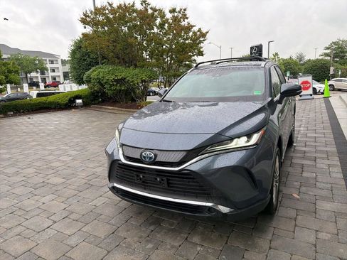 Used 2021 Toyota Venza XLE w/ Softex Package AWD/4WD image 2