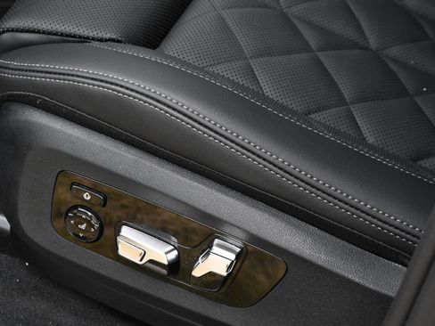 Used 2026 BMW X5 xDrive40i w/ M Sport Package image 32