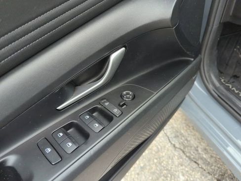 Used 2021 Hyundai Elantra Limited image 13