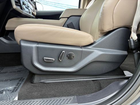 Used 2024 Ford Expedition Limited RWD image 15