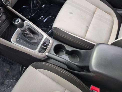 Used 2025 Hyundai Venue SEL FWD image 23