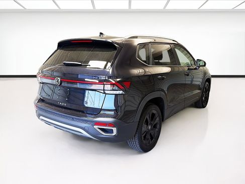 Used 2025 Volkswagen Taos SE w/ Black Wheel Package FWD image 4