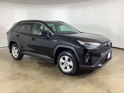 Used 2021 Toyota RAV4 XLE w/ XLE Grade Weather Package AWD/4WD image 5