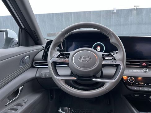 Used 2025 Hyundai Elantra SEL image 27