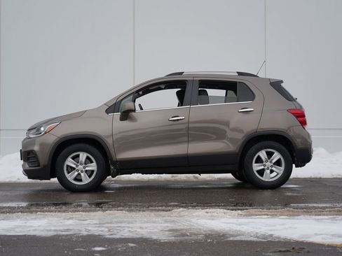 Used 2020 Chevrolet Trax LT w/ LT Convenience Package image 6
