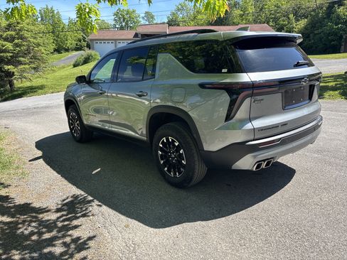 Used 2025 Chevrolet Traverse Z71 AWD/4WD image 6
