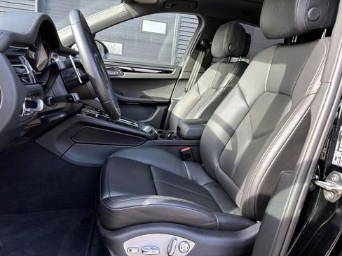 Used 2025 Porsche Macan Turbo image 5