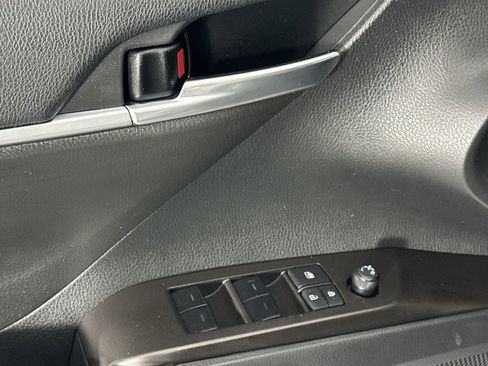 Used 2022 Toyota Camry SE w/ Convenience Package FWD image 13