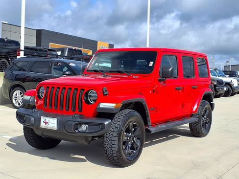 Used 2022 Jeep Wrangler Unlimited Sahara AWD/4WD image 3