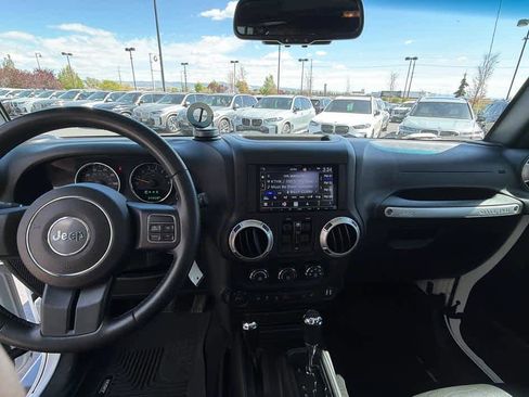 Used 2017 Jeep Wrangler Unlimited Sahara w/ Connectivity Group AWD/4WD image 13