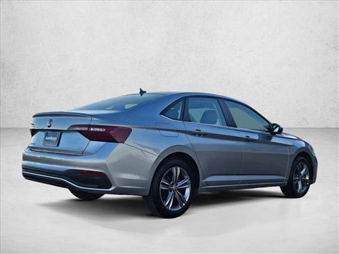 Used 2024 Volkswagen Jetta SE image 5