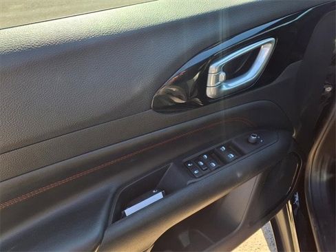 Used 2024 Jeep Compass Trailhawk image 11