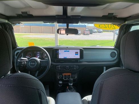 New 2025 Jeep Gladiator Sport image 25