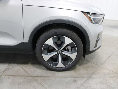 Used 2024 Volvo XC40 B5 Plus w/ Protection Package Premier AWD/4WD image 38